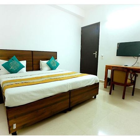 Gupta Residency Near Ajnara Heritage Noida Bagian luar foto