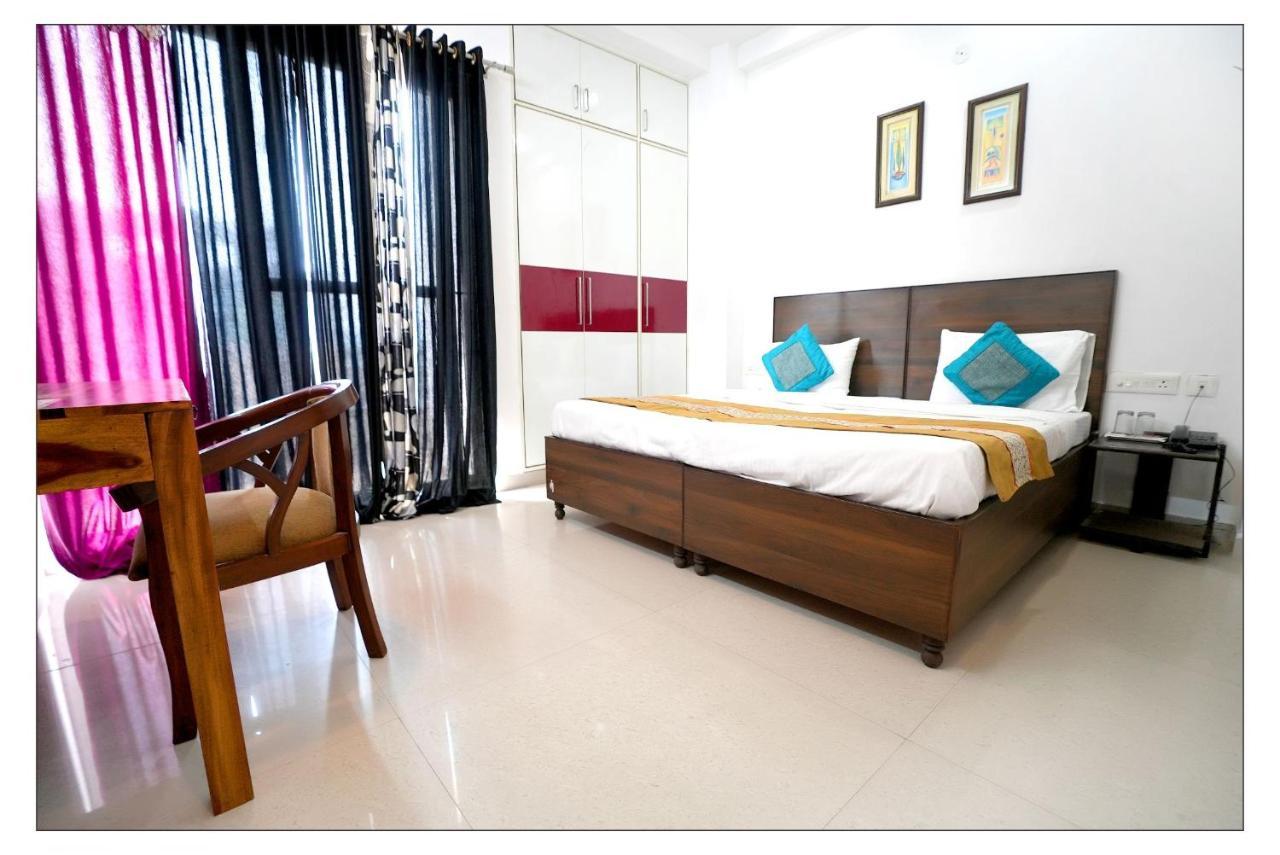 Gupta Residency Near Ajnara Heritage Noida Bagian luar foto