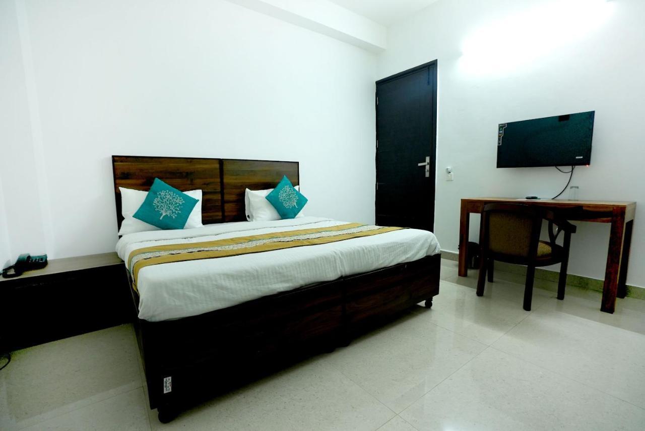 Gupta Residency Near Ajnara Heritage Noida Bagian luar foto