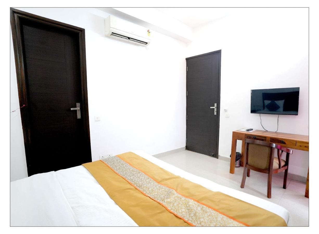 Gupta Residency Near Ajnara Heritage Noida Bagian luar foto