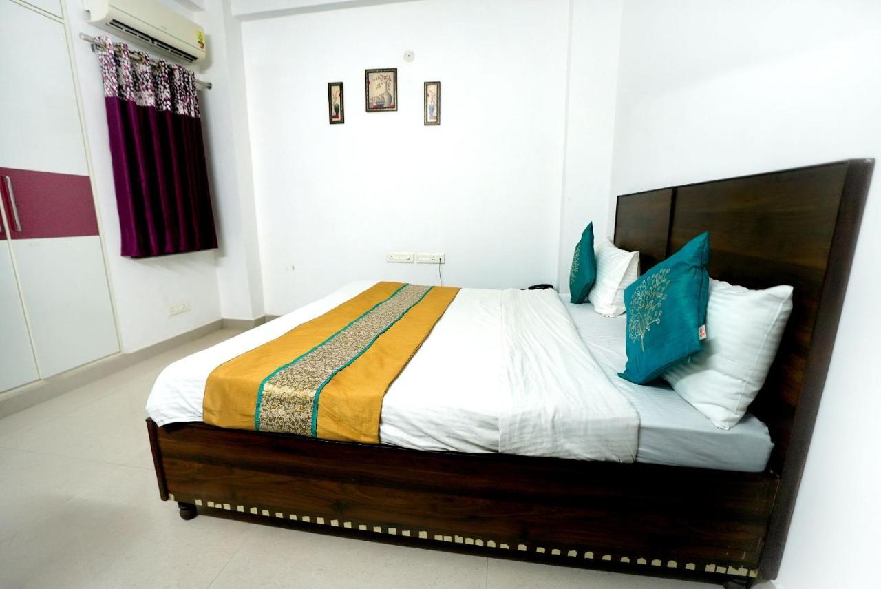 Gupta Residency Near Ajnara Heritage Noida Bagian luar foto