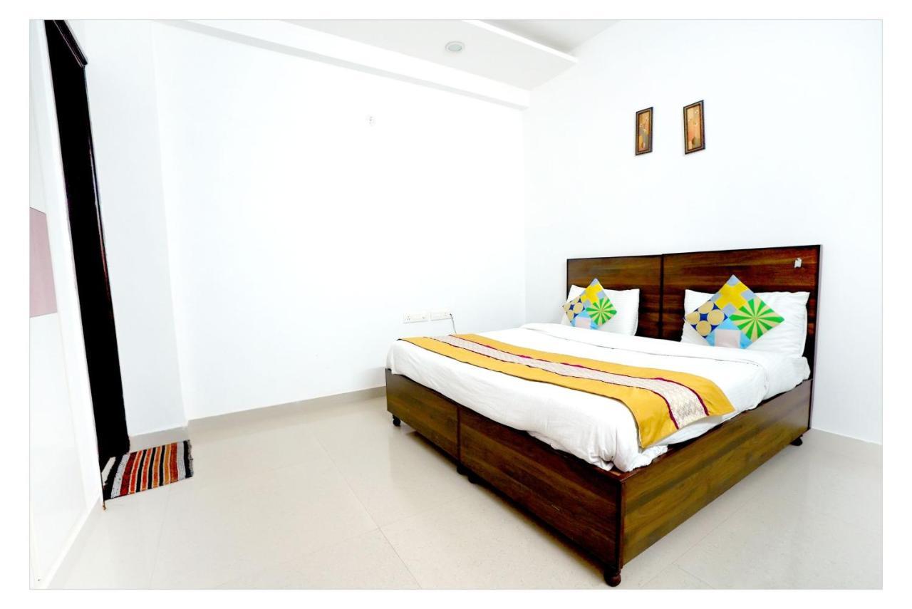 Gupta Residency Near Ajnara Heritage Noida Bagian luar foto