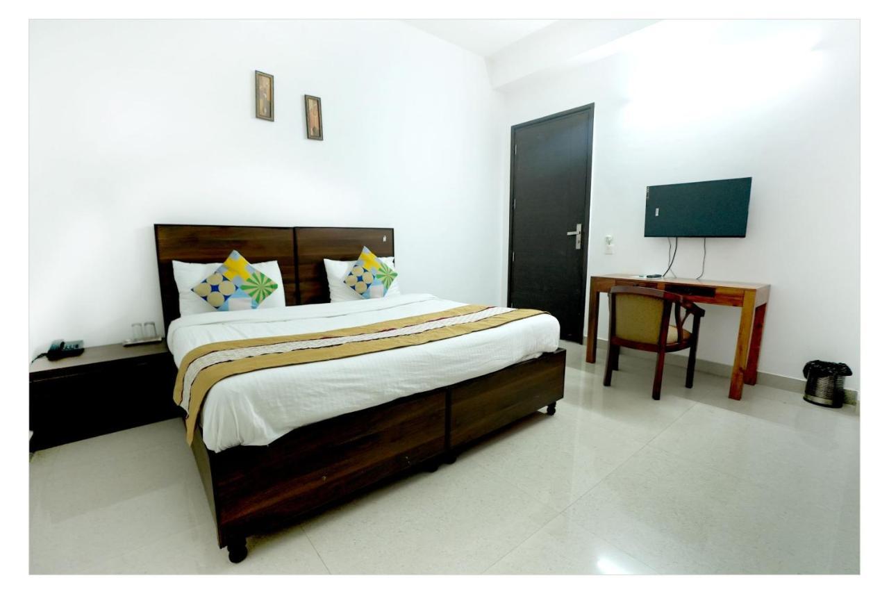 Gupta Residency Near Ajnara Heritage Noida Bagian luar foto